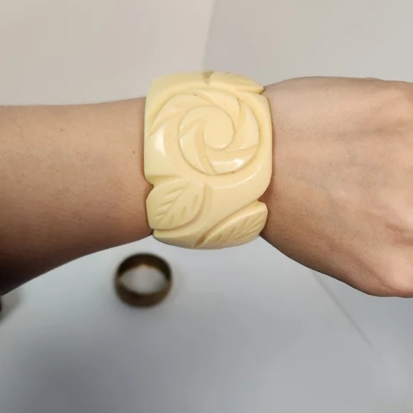 Vintage Brass Wood Bangle Bracelet Set Floral Roses Boho Bohemian Jewlery 1970s - Picture 4 of 11